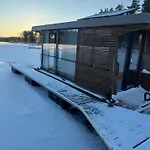 Aava Floating 25 Laivamajoitukset