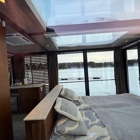 Aava Floating 25 Laivamajoitukset *