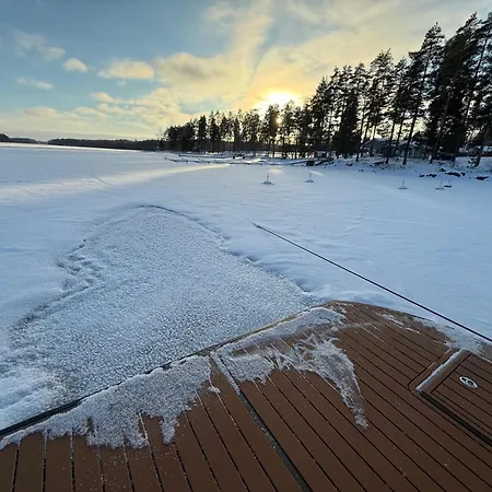Laivamajoitukset Aava Floating 25