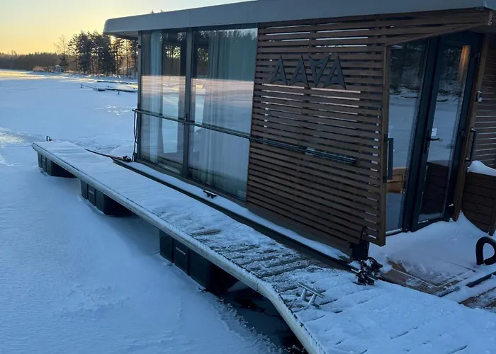 Aava Floating 25 Botel