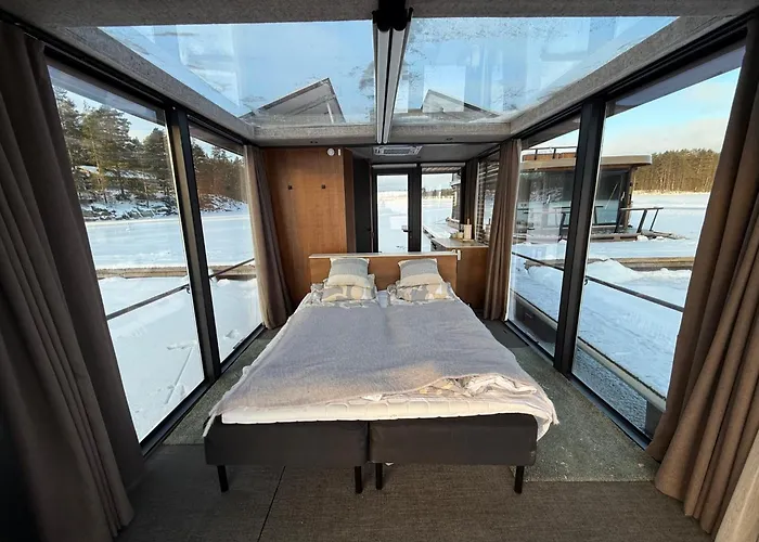 ספינת מלון Aava Floating 25 *