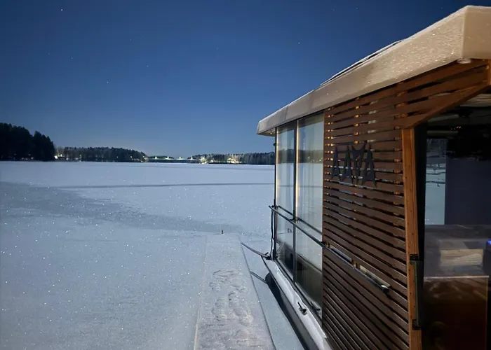 Botel Aava Floating 25