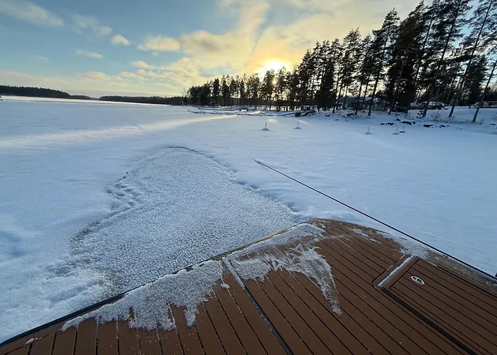 Botel Aava Floating 25